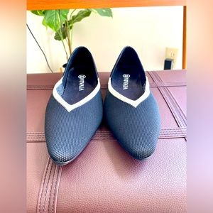 Vivaia black and white flats. Size 38.5/7.5